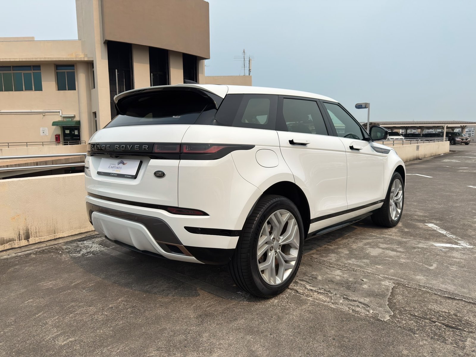 Land Rover Range Rover Evoque P200 R-Dynamic SE photo 2